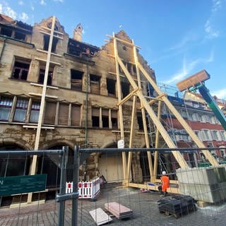 Sicherung der Fassade nach dem Großbrand in der Konstanzer Altstadt