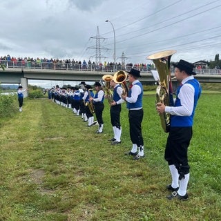 Blasmusik-Weltrekord am Neuen Rhein