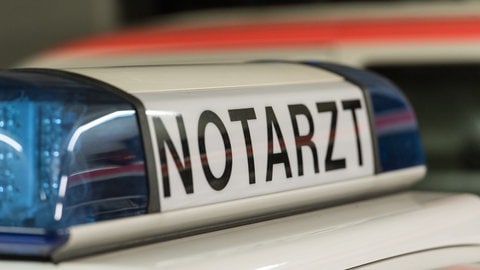 Notarzt-Logo auf einem Einsatzwagen in Baden-Württemberg.