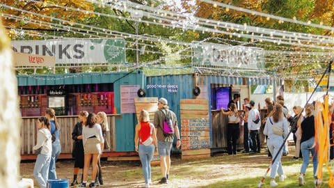 Gechillte Festivalathmosphäre mit Streetfood