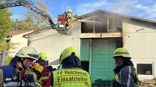 Eine Million Euro Schaden beim Brand einer Lagerhalle in Reichenau-Waldsiedlung