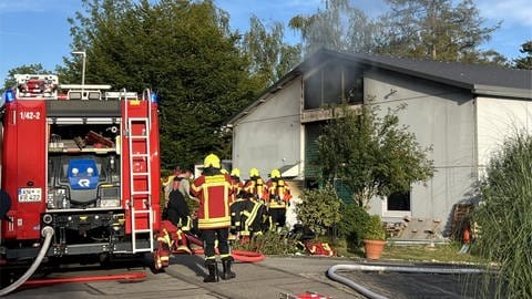 Eine Million Euro Schaden beim Brand einer Lagerhalle in Reichenau-Waldsiedlung