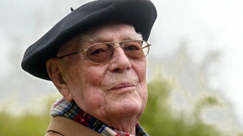 Graf Lennard Bernadotte im Alter von 95 Jahren. Er starb am 21. Dezember 2004.