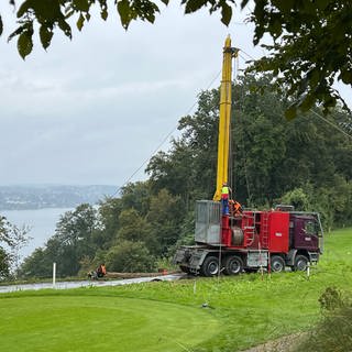 Der Kran für die Bauarbeiten an der Marienschlucht wird aufgebaut