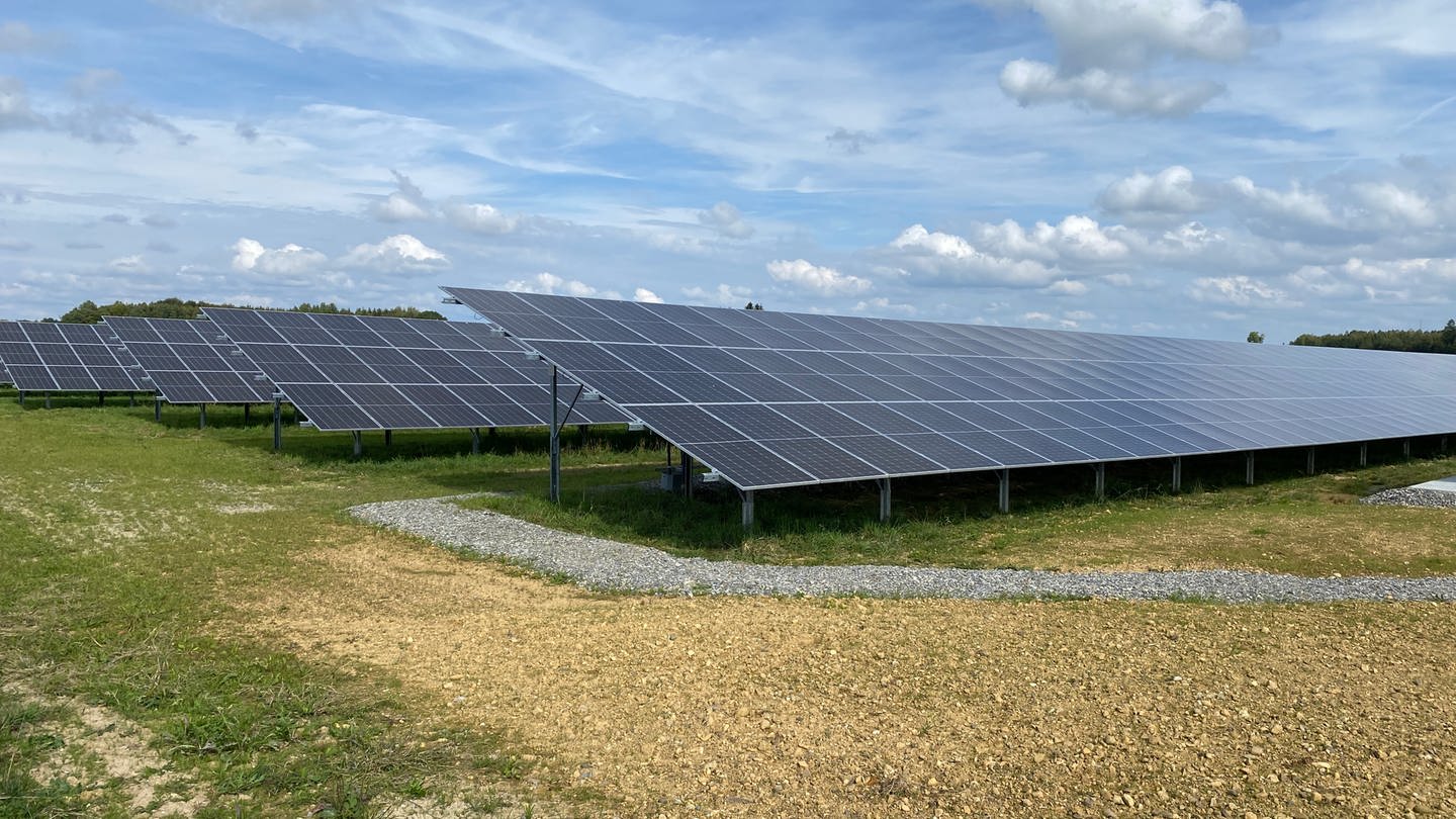 Der Solarpark der EnBW in Rot an der Rot.