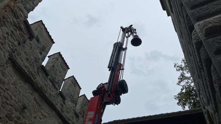 Die kaputte Glocke aus dem Turm des Schnetztors in Konstanz