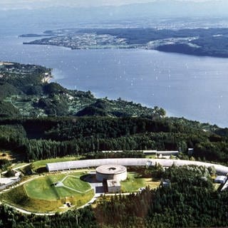 Blick auf die Aufbereitungsanlagen der Bodensee-Wasserversorgung auf dem Sipplinger Berg, wo das Bodenseewasser an die Oberfläche gepumpt wird