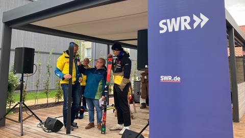 Skicross Talent Nico Offenwanger im Gespräch mit SWR-Moderator Wolfgang Wanner