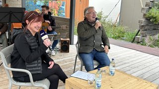 Ernst Hutter beim "Talk im Grünen" mit SWR-Moderatorin Marion Kynaß.