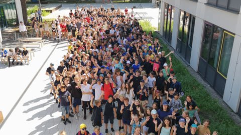 Schüler auf dem Hof des Gymnasiums Salvatorkolleg in Bad Wurzach