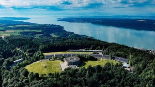 Luftaufnahme vom Wasserwerk auf dem Sipplinger Berg mit Blick auf den Bodensee