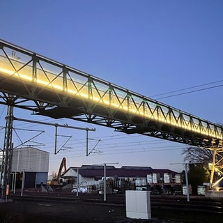 Der Stahlsteg beim Biberacher Bahnhof