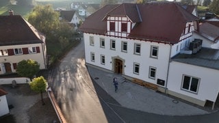 Die alte Schule in Rötenbach wurde von Freiwilligen zu einem Dorfgemeinschaftshaus umgebaut.