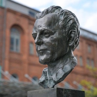 Statue von Georg Elser in Berlin