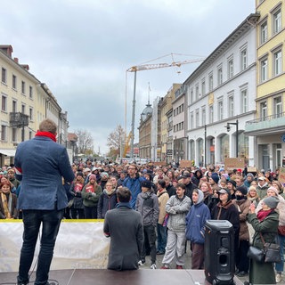 Rund 2.000 Studierende protestierten in Konstanz gegen die Einsparpläne des Landes