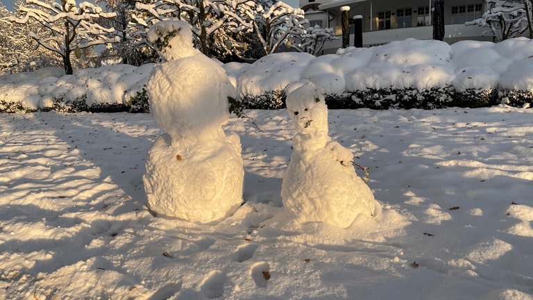 Zwei Schneemänner in Konstanz