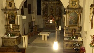 In der katholischen Kirche St. Martin in Tannau können Gläubige bis tief in die Nacht beten.