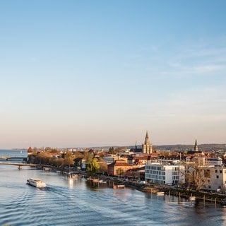 Blick auf den Seerhein und die Stadt Konstanz