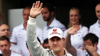 Michael Schumacher winkt in Sao Paulo