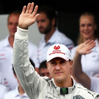 Michael Schumacher winkt in Sao Paulo