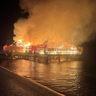 Die Badhütte am Bodenseeufer in Rorschach ist durch einen Brand vollständig zerstört worden