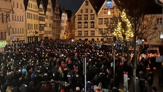 In Biberach verfolgten Tausende das traditionelle "Christkindle ralasse" auf dem Marktplatz.