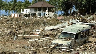 Der Tsunami 2004 zerstörte Städte und tötete mehr als 200.000 Menschen.