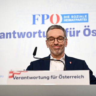 FPÖ-Chef Herbert Kickl spricht während einer Pressekonferenz 