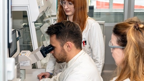 Forschergruppe: Doktorandin Rebecca Rittersberger, Mitarbeiter Janik Martin und Professorin Dr. Katharina Schindowski Zimmermann.