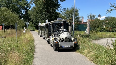 Nach vielversprechenden Testfahrten im vergangenen Jahr: Die Stadt Leutkirch im Allgäu will ein eigenes Elektrobähnle, das zwischen dem Center-Parcs Allgäu und der Innenstadt verkehrt.