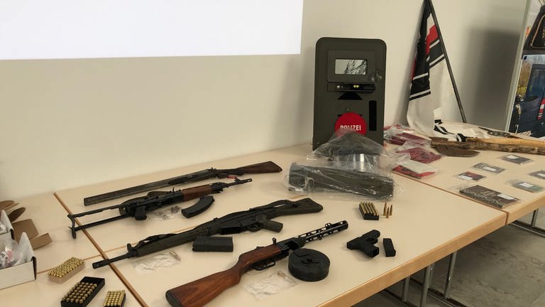 Oberau - Polizei findet Waffenbunker bei Sicherheitsmitarbeiter