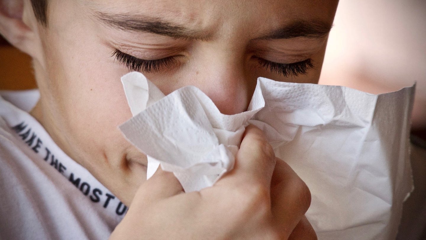 Allergischer Schnupfen ist häufig auf eine Pollenallergie zurückzuführen