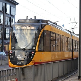 Eine S-Bahn mit Anzeige Kein Zustieg Streik DB Dezember 2018