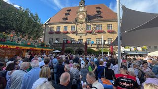 Das 50. Heilbronner Weindorf wurde am Donnerstag eröffnet: Menschen auf dem Marktplatz