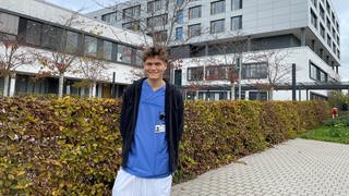 Laurin Keck macht sein FSJ im SLK Klinikum am Plattenwald in der Notaufnahme.