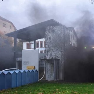 Feuer Parkhaus, verkohlte Autos