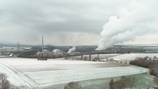 AKW Neckarwestheim im Winter mit Schnee - für den Streckbetrieb wieder am Netz
