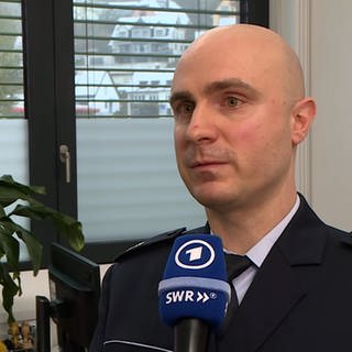 Robert Kauer Polizeipräsidium Aalen bei einem Interview