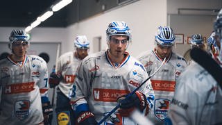 Eishockeyspieler Heilbronn beim Einlaufen