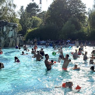 Badespaß im Freibad Gesundbrunnen