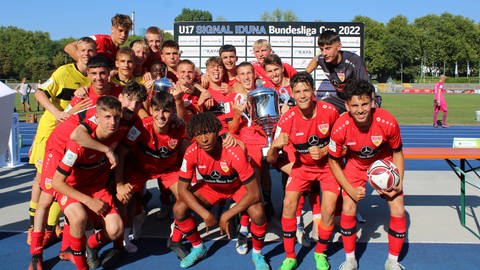 Beim U17 Signal Iduna Bundesliga Cup 2022 in Heilbronn konnte sich der VfB Stuttgart den Wanderpokal sichern.