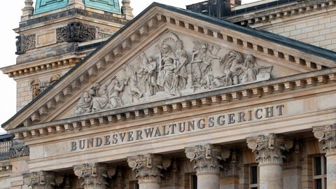 Bundesverwaltungsgericht Leipzig Gebäude mit Schriftzug