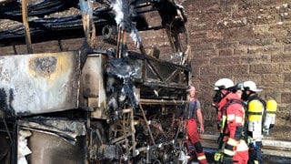 Reisebus auf A81 ausgebrannt