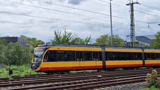 Symbolbild. Ein Zug der Linie S41 S42 auf der Fahrt von Heilbronn nach Neckarsulm.