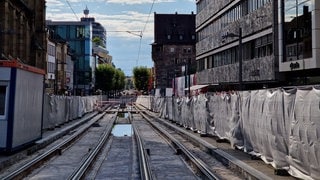 Baustelle Kaiserstraße Heilbronn. Arbeiten an den Bahngleisen.