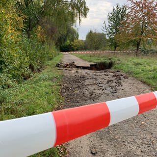 In Erlenbach-Binswangen (Kreis Heilbronn) hat die Hauptwasserleitung erneut ein Leck, diesmal an einer anderen Stelle.