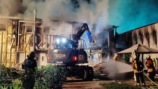 In Bad Friedrichshall (Kreis Heilbronn) hat in der Nacht auf Sonntag eine Bäckerei gebrannt, der Schaden wird auf über eine Million Euro geschätzt.