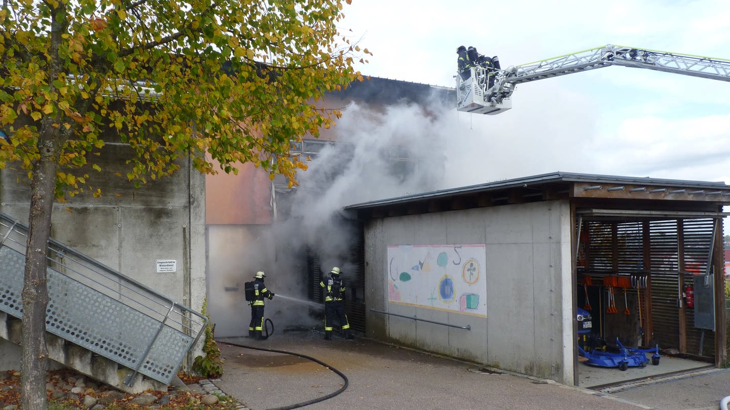 Ein Feuer hat die Geschwister-Scholl-Schule stark beschädigt