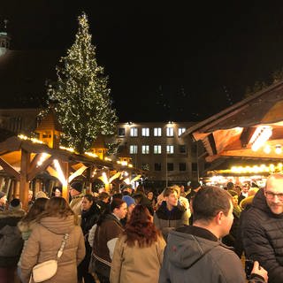 Menschen auf dem Heilbronner Käthchenweihnachtsmarkt