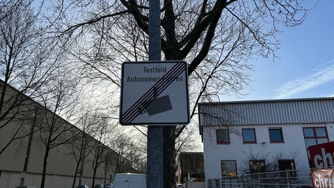 Schild zum "Testfeld Autonomes Fahren"